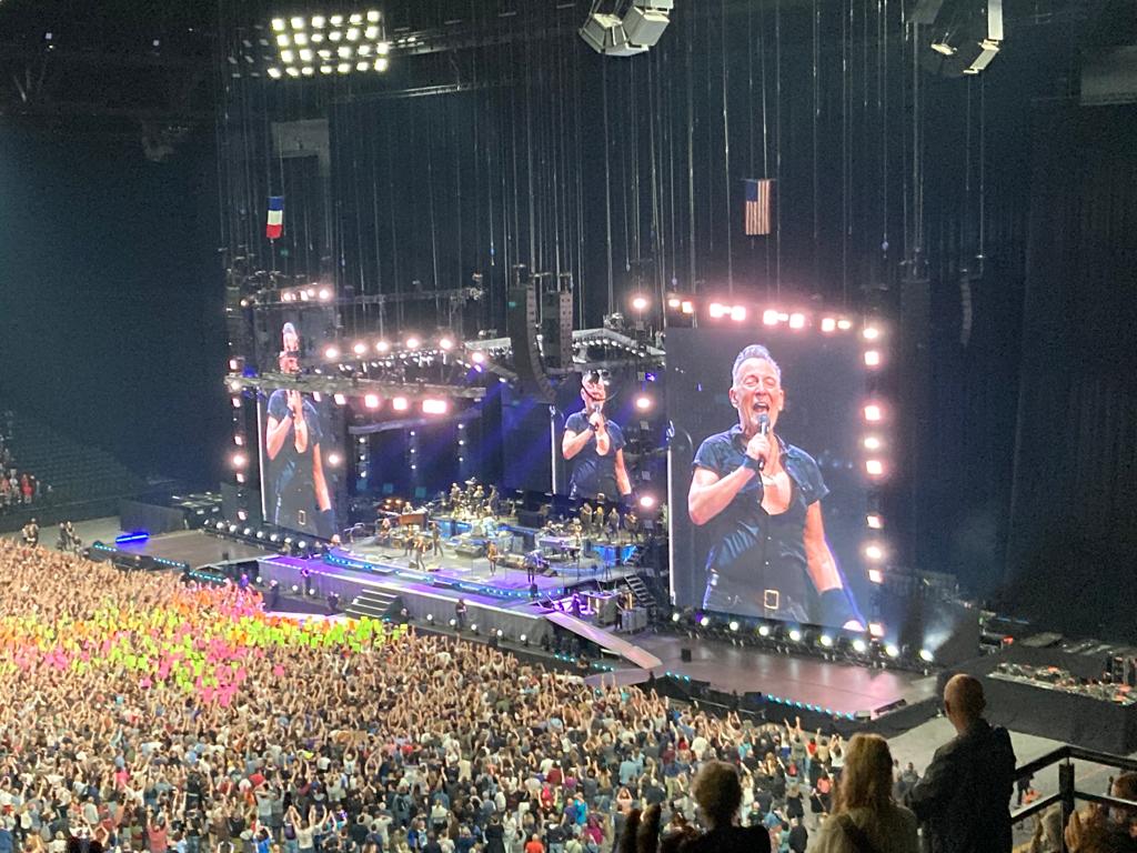 cadc78's tweet image. Formidable @springsteen ! Attention les twittos qui y seront lundi, ça démarre à 19h pétantes ! #springsteenparis