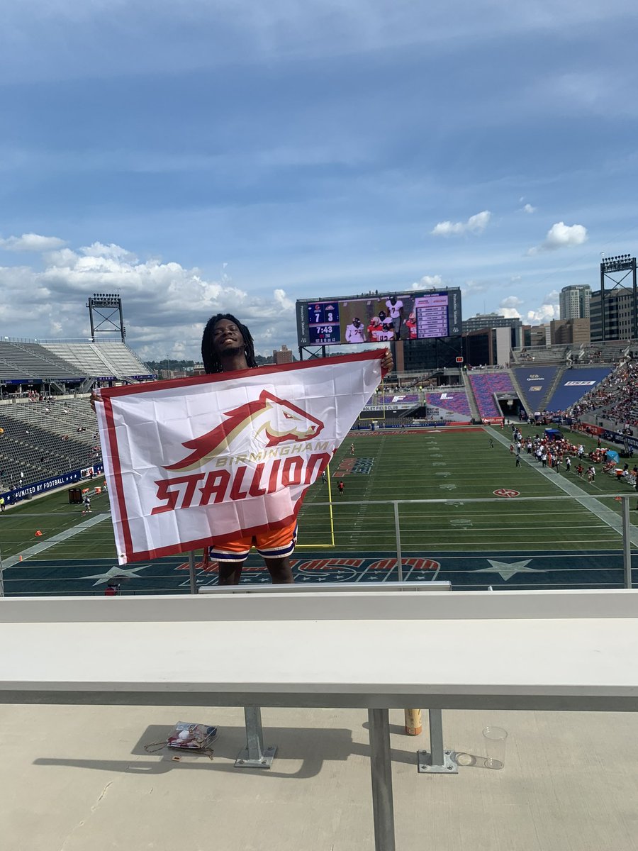 iceeman___'s tweet image. #GiddyUp  Was Sad till the stallions played today