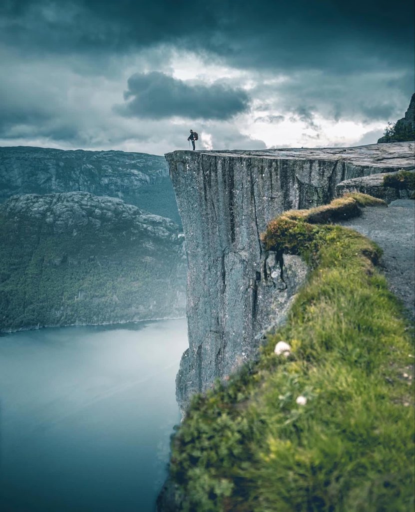 collapsed24's tweet photo. Norway 🇳🇴 https://t.co/5Ly8a5DjkO