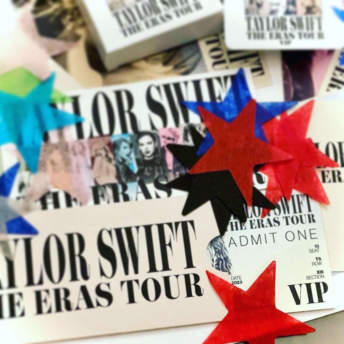 BREAKING NEWS!!! The two tix to Taylor Swift: The Eras Tour come with two special VIP packages ⭐️✨See ⬇️

#jaf #gfc #cancer #patients #families #hope #help #smile #taylorswift #theerastour #concert #tickets #vip #payitforward #gillettestadium #patriots  

classy.org/fundraiser/445…
