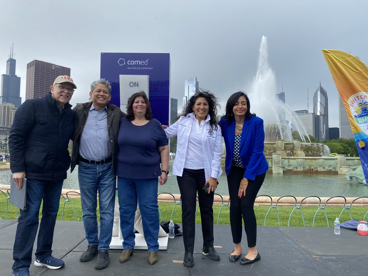 Gil Quiniones (@gqenergy) on Twitter photo Pay no mind to those rain clouds behind me! Great to join <a href="/skilling/">Skilling</a>, <a href="/Chicago_Rosa/">Rosa Escareño</a>, <a href="/ExecMHamilton/">Myetie Hamilton</a> & <a href="/ComEd/">ComEd</a>’s sweepstakes winner Maria Espinosa to #SwitchOnSummer at <a href="/BuckinghamFntn/">Buckingham Fountain</a>! This is the 9th Switch on Summer sponsored by <a href="/ComEd/">ComEd</a> to welcome #Chicago’s amazing summer. Pay no mind to those rain clouds behind me! Great to join <a href="/skilling/">Skilling</a>, <a href="/Chicago_Rosa/">Rosa Escareño</a>, <a href="/ExecMHamilton/">Myetie Hamilton</a> & <a href="/ComEd/">ComEd</a>’s sweepstakes winner Maria Espinosa to #SwitchOnSummer at <a href="/BuckinghamFntn/">Buckingham Fountain</a>! This is the 9th Switch on Summer sponsored by <a href="/ComEd/">ComEd</a> to welcome #Chicago’s amazing summer.