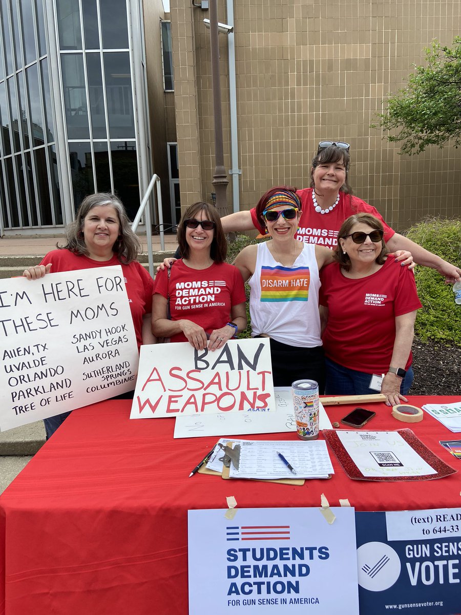 CelKanpurwala's tweet photo. Today we are holding nationwide @MomsDemand rallies to call for a federal #AssaultWeaponsBan! Here are just a few pics from Washtenaw Cty, MI. Text FEDUP to 64433 to call on your legislators to act! https://t.co/Kcl8b5jrQI