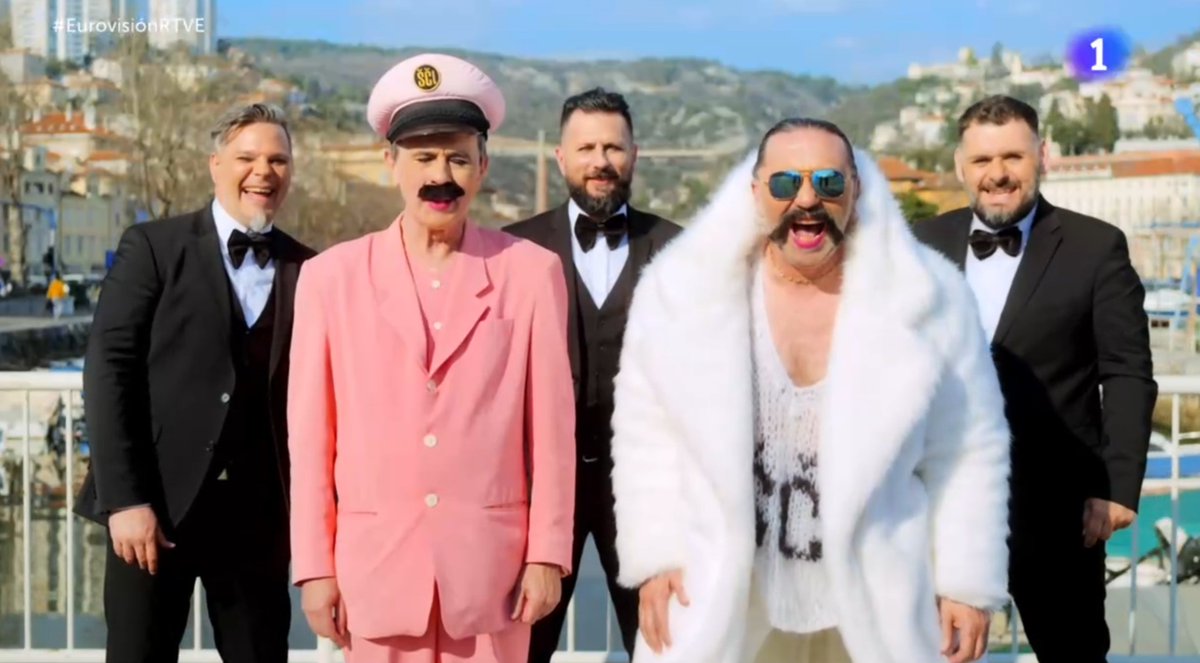 ResenasCortas's tweet photo. #Eurovision2023 Cabronazi y sus redactores esperando para robarte el meme de Eurovision. https://t.co/yYURXH8bya