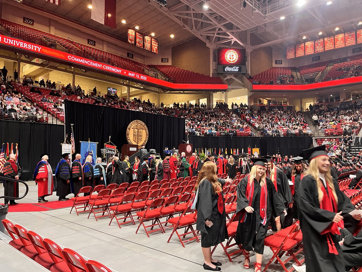 tinglear's tweet photo. Be hopeful. 
Be bold. 
Be kind.

- Whitacre at WhitacreCOE 
Centennial Commencement
#TTU100 #TTUGrad 🎓

https://t.co/1azbCGabcY https://t.co/vsw6TuOhJE