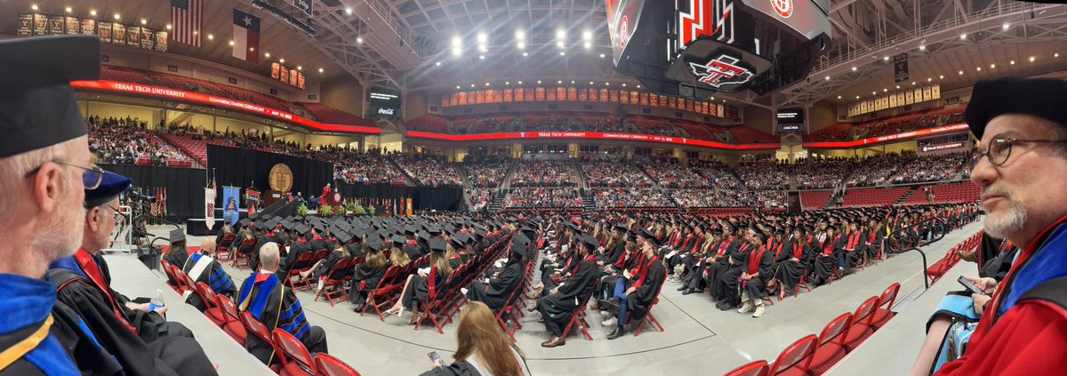 tinglear's tweet photo. Be hopeful. 
Be bold. 
Be kind.

- Whitacre at WhitacreCOE 
Centennial Commencement
#TTU100 #TTUGrad 🎓

https://t.co/1azbCGabcY https://t.co/vsw6TuOhJE