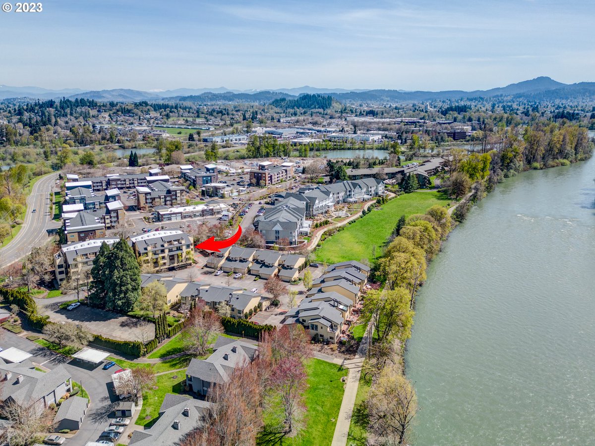 RealtressKim's tweet photo. See a virtual tour of my newest #listing 620 WIMBLEDON CT #Eugene #OR  https://t.co/IuJvxZXrYQ https://t.co/LF924smGkD