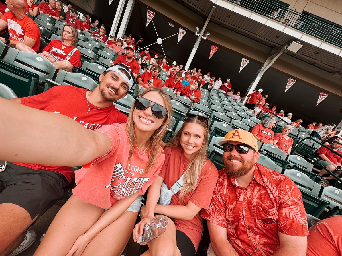 _holleyholley's tweet photo. #THISISBASEBALL #OmaHogs #BAUMSHOW @RazorbackBSB https://t.co/DOOOEm7W1A