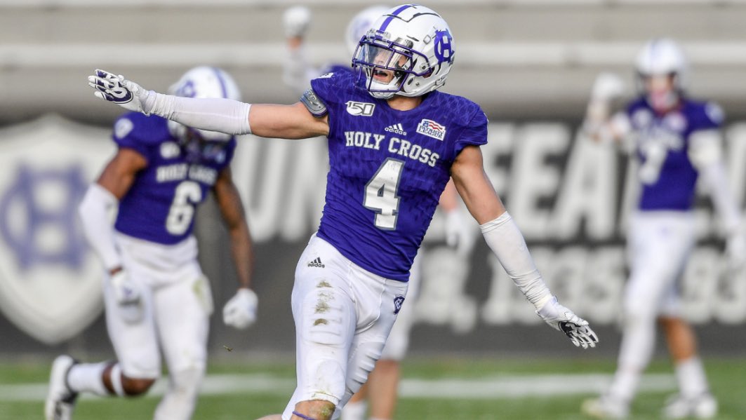 JordanWhite_87's tweet photo. Blessed to receive an offer from @HCrossFB @Coach_DKennedy @CoachJoeyKing @Coach_Gordon45 https://t.co/sDtnI1egFg