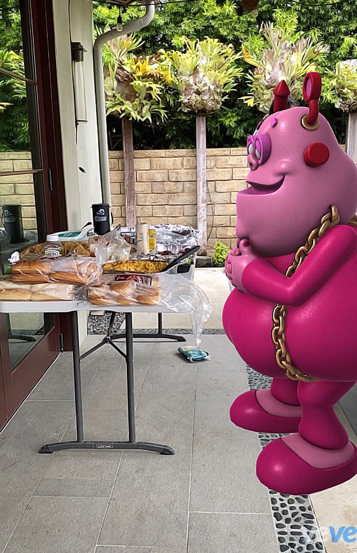 EVLVD_1's tweet image. Day 27: BBQ TIME🍔🫘🍻

Had to invite someone over to finish the food and i knew exactly who to call! 🤣

#WebVCollective🕸️ #VeVeCommunity #30DayVeveChallenge #CollectorsAtHeart
#RonEnglish