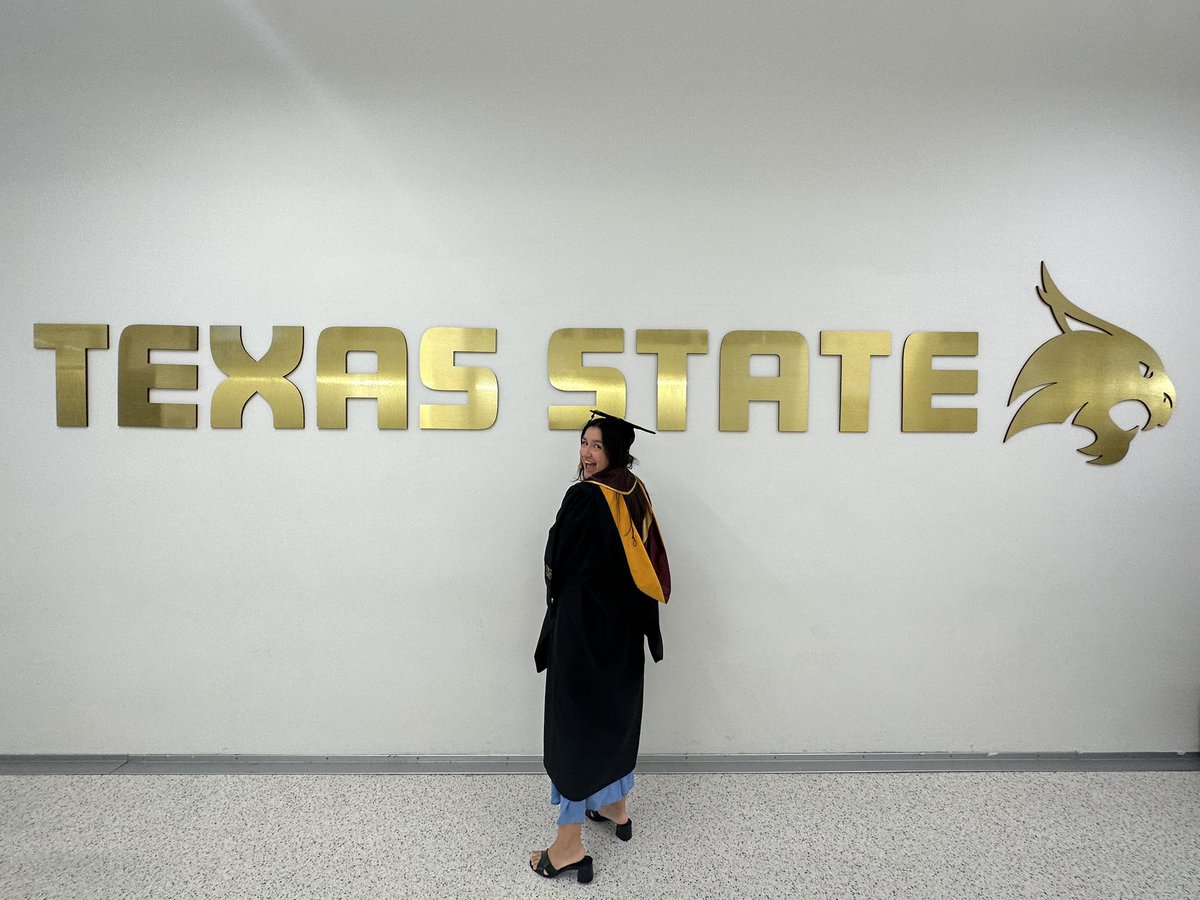 NatalieVillafr1's tweet photo. I graduated with my Master’s today!!! Thank you for everything @LaurenFuess @Symbiommunity @Txstbiology 💗💗💗 https://t.co/AheZSOW1fM