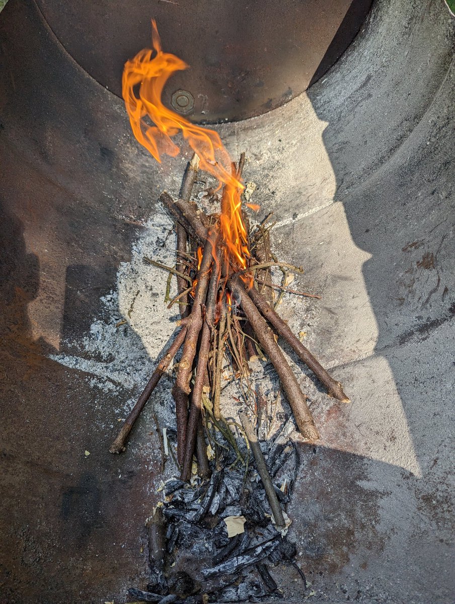 alundjones's tweet photo. Great day spent with @bushscout_uk on a practical skills day, tarpology ⛺, knives 🔪, saws 🪚, axes 🪓, fires 🔥, cooking 🥘. Loved it! Can't wait to share the knowledge with the Scouts of @1stCorwen now! #bushscout #skillsday2023 https://t.co/ktMJTlWwCg