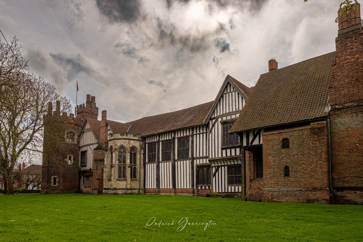 JPG_1969's tweet image. Gainsborough Old Hall, Lincolnshire. It's only flippin' Fifteenth Century. RIIIR wow 'ere. Sorry for the colloquial enthusiasm, I arrived tired with no prior knowledge. Wicked innit? #medieval #mansion #richardthethird