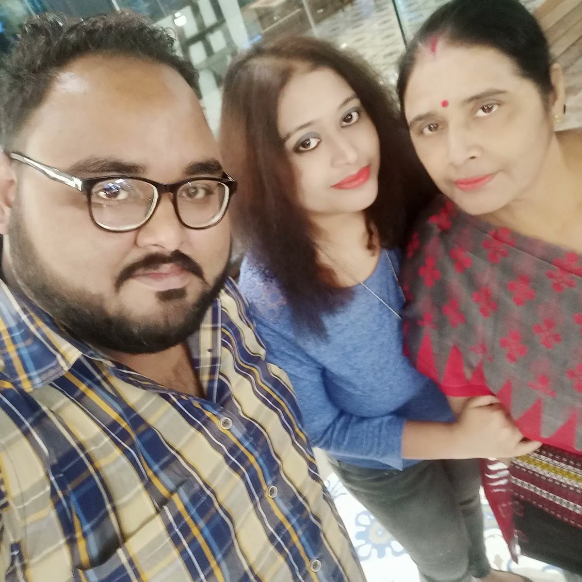 createmagically's tweet photo. সমাজের দৌড়ঝাঁপে নিজেকে একা মনে হলে একজনের কথাই মনে পড়ে। কষ্টের তীব্রতাকে পরওয়া না করেই সন্তানের জন্য জীবন উজাড় করে দেয় মায়েরা। মাতৃ দিবসে সেই সকল মায়েদের জানাই অফুরান শুভেচ্ছা ও ভালবাসা। আসলে মা শব্দটা আয়তনে ছোট হলেও এর মধ্যে লুকিয়ে রয়েছে পৃথিবীর সমস্ত স্নেহ এবং আদর। https://t.co/Px9VwtLPRT