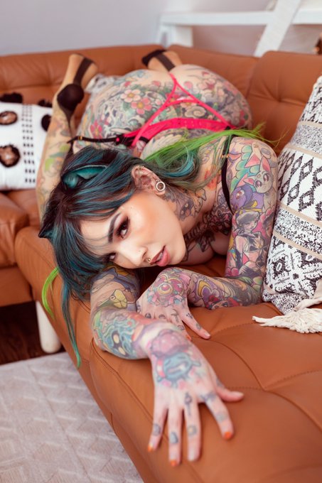 Your weekly reminder that emo queen @urwaifuneptune deserves your worship! https://t.co/OEo6XhRwEI<a class="tags" href="/tag/urwaifuneptune">@urwaifuneptune</a><a href="/tag/hailthebooty"class="tags"><span>#hailthebooty</span></a>