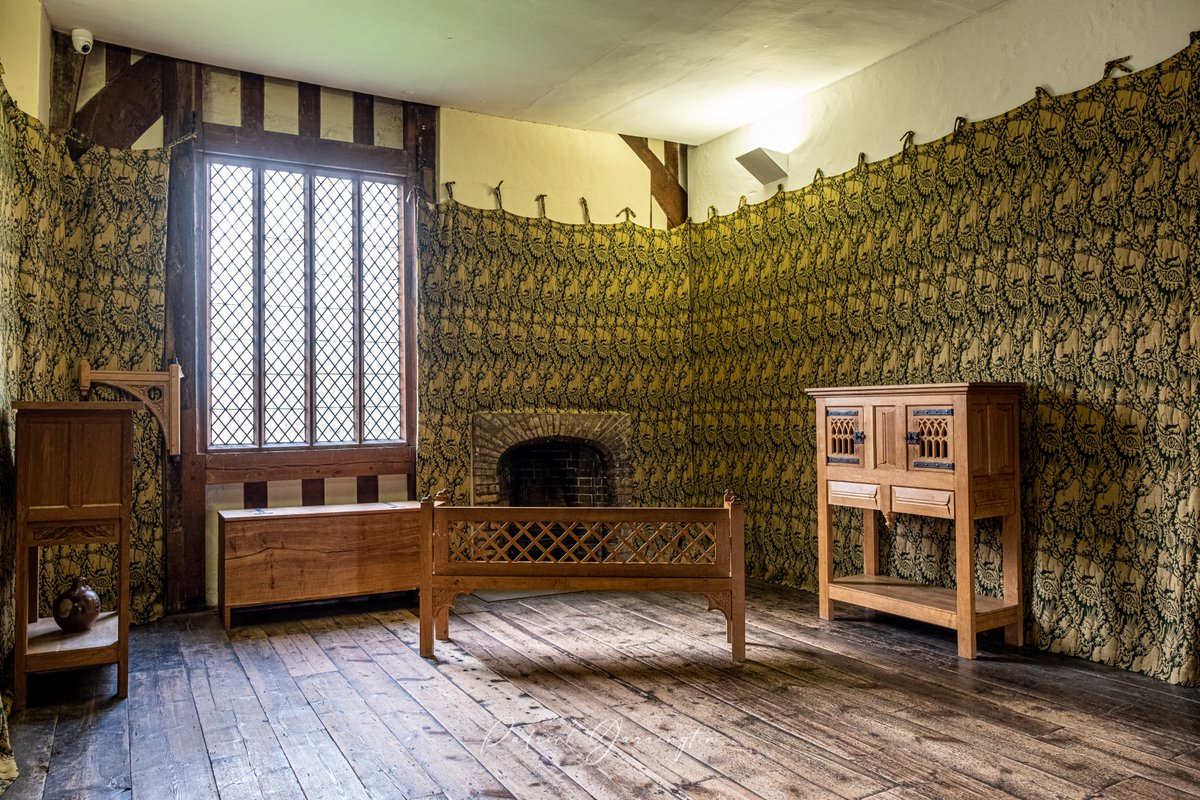 JPG_1969's tweet image. Gainsborough Old Hall, Lincolnshire. A repro C15th room. A couple of good quality re-enactores would make this room pop. Great C15th style furniture &amp;amp; decor. Favourite period. #medieval #mansion #richardthethird