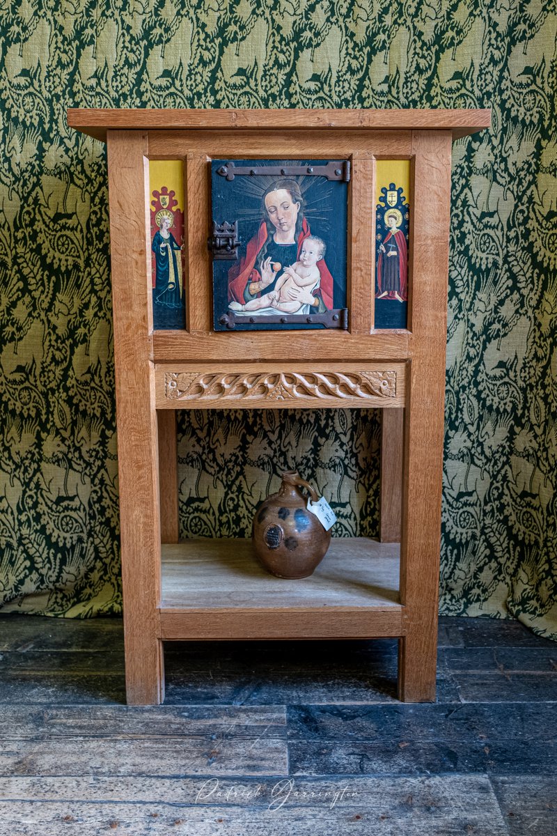 JPG_1969's tweet image. Gainsborough Old Hall, Lincolnshire. A repro C15th room. A couple of good quality re-enactores would make this room pop. Great C15th style furniture &amp;amp; decor. Favourite period. #medieval #mansion #richardthethird
