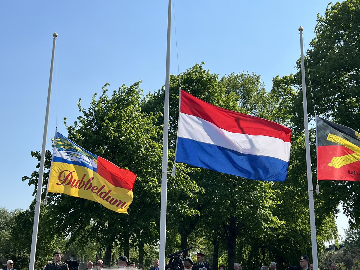Mooie jaarlijkse herdenkingsbijeenkomst, waarbij de krijgsverrichtingen van 83 jaar geleden van de derde afdeling van het 14e Regiment Artillerie (III-14 RA) te Dubbeldam worden herdacht! <a href="/BeterVoorDordt/">Beter Voor Dordt</a>