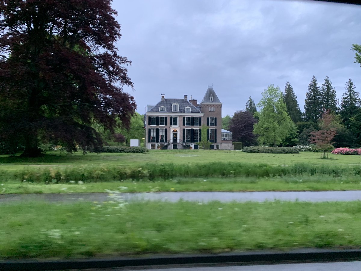 BoaEde_Victor's tweet photo. Afgelopen week op bezoek geweest bij de boswachter van @Natuurmonument in ‘s Graveland. Samen met 2 collega’s van hem en een collega van @PWNwaternatuur een mooie rondleiding door de landgoederen gehad. Veel #reewild gezien. #kennisdelen #glurenbijdeburen @GemeenteEde https://t.co/fgQOsdmHVa