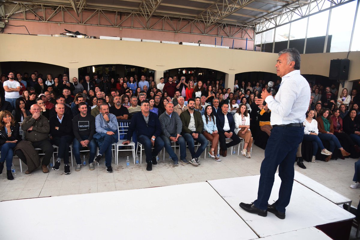 alfredocornejo's tweet photo. Junto a candidatos y militancia del Este provincial, nos reunimos en Junín en una capacitación de Boleta Única. En Mendoza hay institucionalidad con #BoletaÚnica, con PASO que los ciudadanos eligen candidatos y con Ficha Limpia que impide que personas condenadas sean candidatas. https://t.co/Ru2S9qF3B8