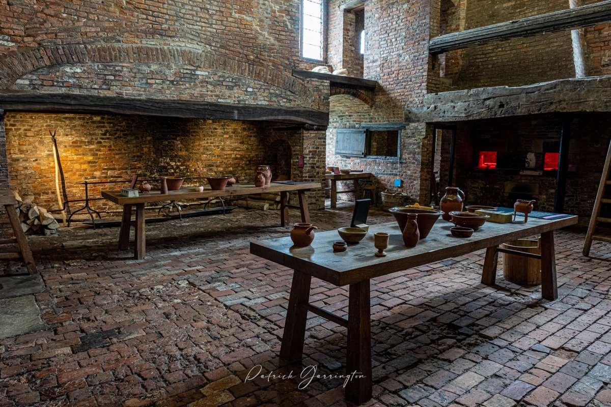 JPG_1969's tweet image. Gainsborough Old Hall, Lincolnshire. Kitchen, where pies and pottage woz made. Also, the bedroom of the main chap in charge of some things....and a lion. #medieval #mansion #richardthethird