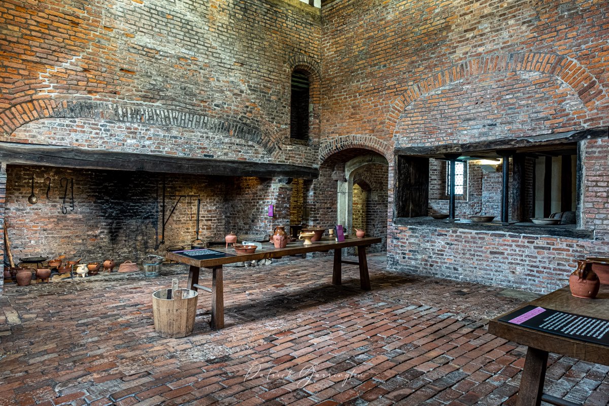 JPG_1969's tweet image. Gainsborough Old Hall, Lincolnshire. Kitchen, where pies and pottage woz made. Also, the bedroom of the main chap in charge of some things....and a lion. #medieval #mansion #richardthethird