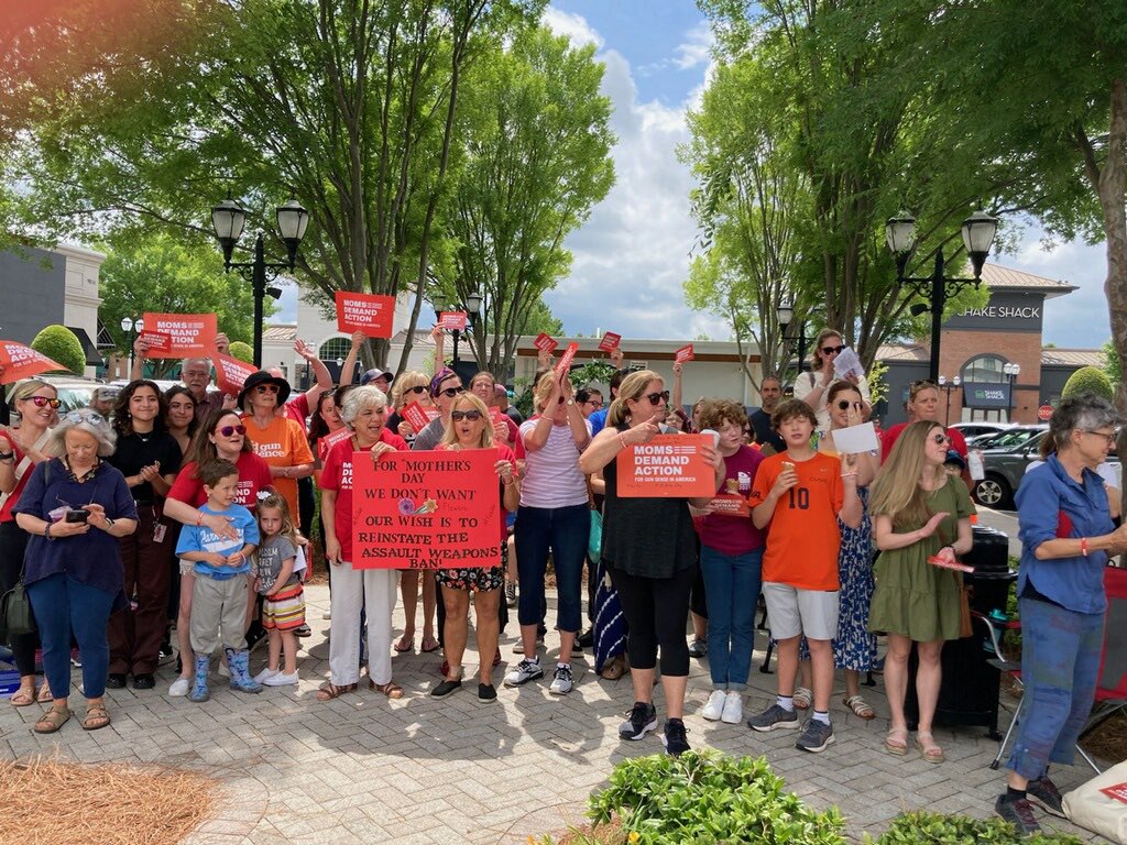JoselynRamirez's tweet photo. This #MothersDay I don't need flowers, I need for my kids to come home safe. I'm at #MothersDay Postcards and Ice Cream in Charlotte w/ @MomsDemand volunteers &amp; survivors of gun violence demanding our lawmakers reinstate the assault weapons ban! #FedUp 
@Everytown @StudentsDemand https://t.co/wLP5q82FWN