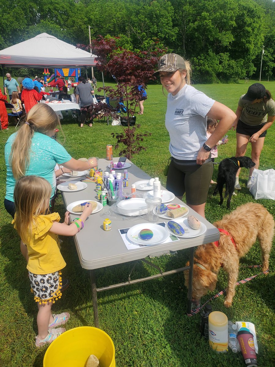 spirit1168's tweet photo. Lots of hands on learning at the Family Fun Event benefitting the Simpson County Chapter of @dollyslibrary.
@FESLittleCats @UKExtension @KentuckyKOB
#dollyslibrary #FRYSC #itsforthekids #communitysupport #powerofcommunity https://t.co/QQtCnPCK11
