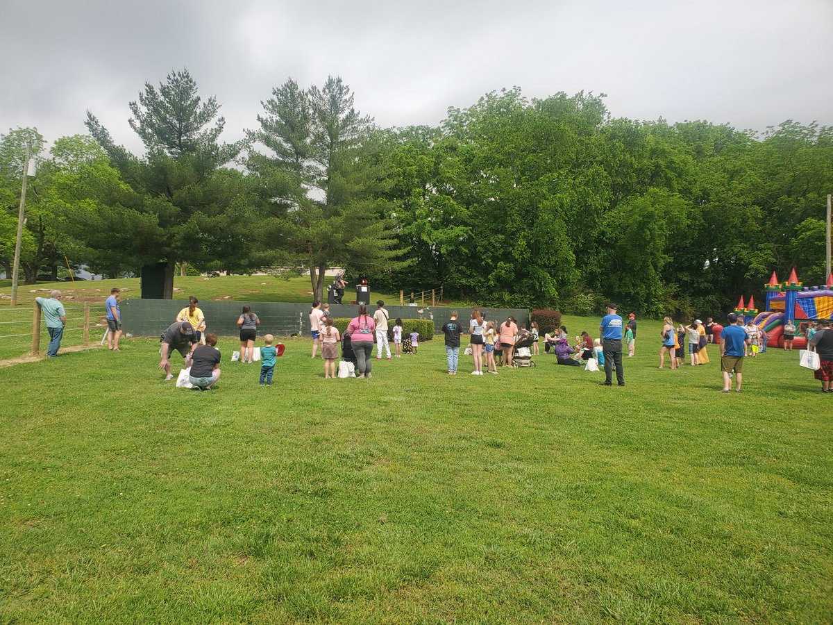 spirit1168's tweet photo. Lots of hands on learning at the Family Fun Event benefitting the Simpson County Chapter of @dollyslibrary.
@FESLittleCats @UKExtension @KentuckyKOB
#dollyslibrary #FRYSC #itsforthekids #communitysupport #powerofcommunity https://t.co/QQtCnPCK11