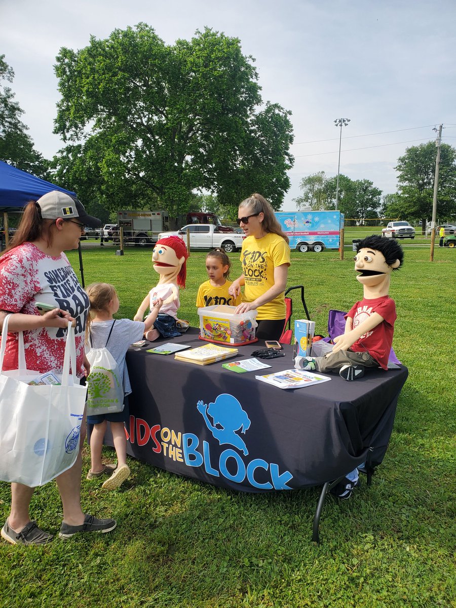 spirit1168's tweet photo. Lots of hands on learning at the Family Fun Event benefitting the Simpson County Chapter of @dollyslibrary.
@FESLittleCats @UKExtension @KentuckyKOB
#dollyslibrary #FRYSC #itsforthekids #communitysupport #powerofcommunity https://t.co/QQtCnPCK11
