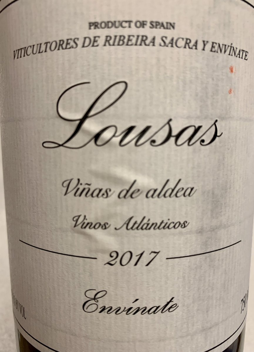 nacho_pelaez's tweet photo. Disfrutando el fin de semana con este Lousas 2017, de #Envinate al que le han sentado muy bien estos añitos. Lomo de atún rojo, puntillitas con alioli de ajo negro y lubina a la plancha para tocar el cielo 😊😊 https://t.co/C9XBymMhf6
