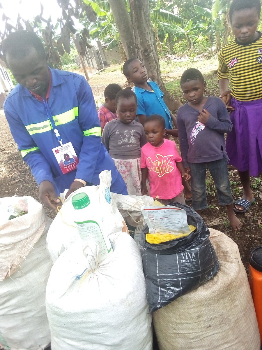 joyousCharity's tweet photo. #Continuation of the #JoyousCharity #giant #Agricultural project at the #Orphanage. #Treatment of #Maize from #Leaf 🍃 #Pest . #Partner with us Today. Make a #generousdonation today to support our work. Let's smile Together 😊🥰💕❤️

#ZeroHunger2030

https://t.co/3zcRK28kjv https://t.co/nScxIanUQz