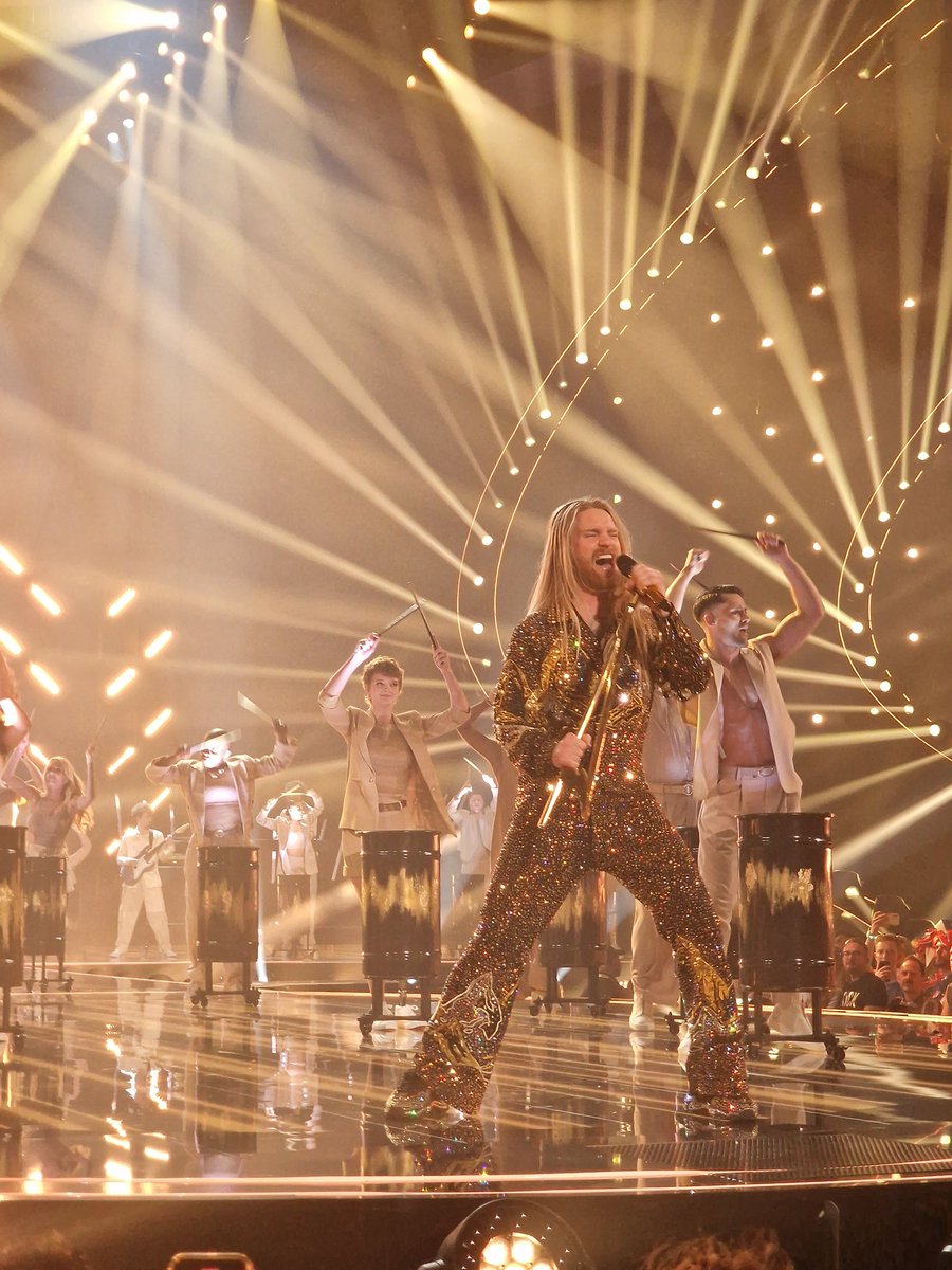 NickScottNolan's tweet photo. Them: #EUROVISION kills careers
Sam Ryder: https://t.co/qWq9aa677F