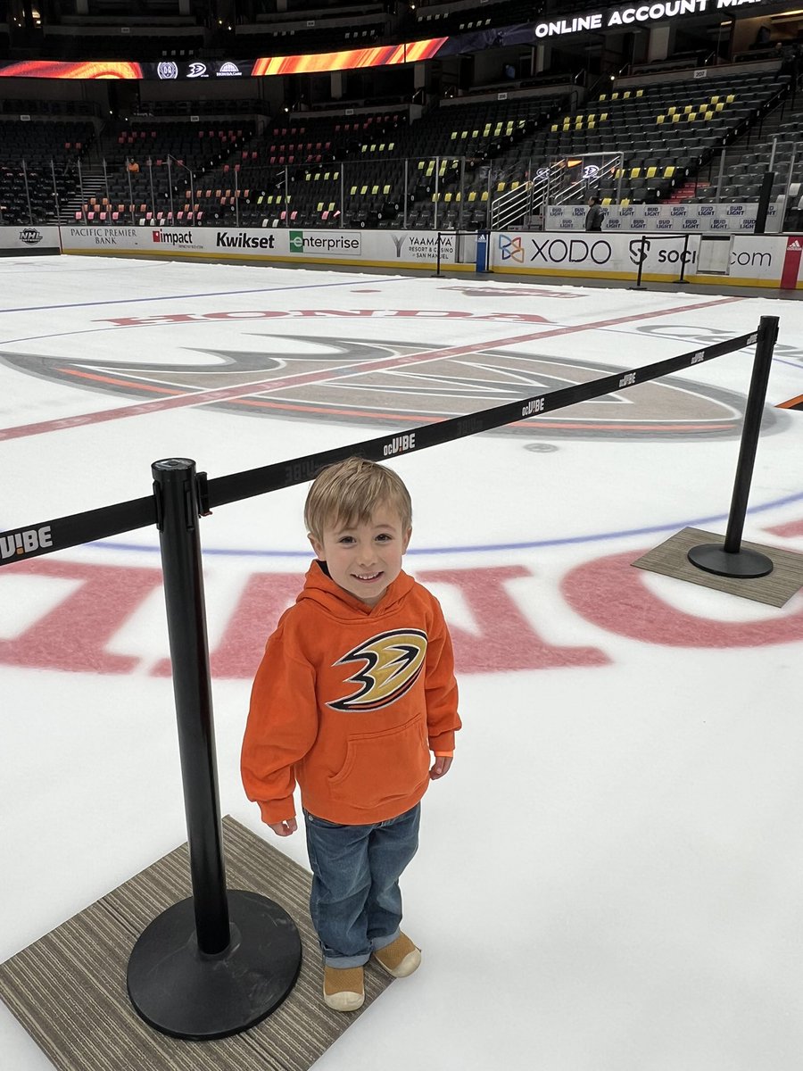 JustDucky89's tweet photo. Fun at #selectaseat @HondaCenter Thank you @AnaheimDucks 🦆 #quack Still had to pay for our tickets🙄😂😂 https://t.co/aThiESWhFU