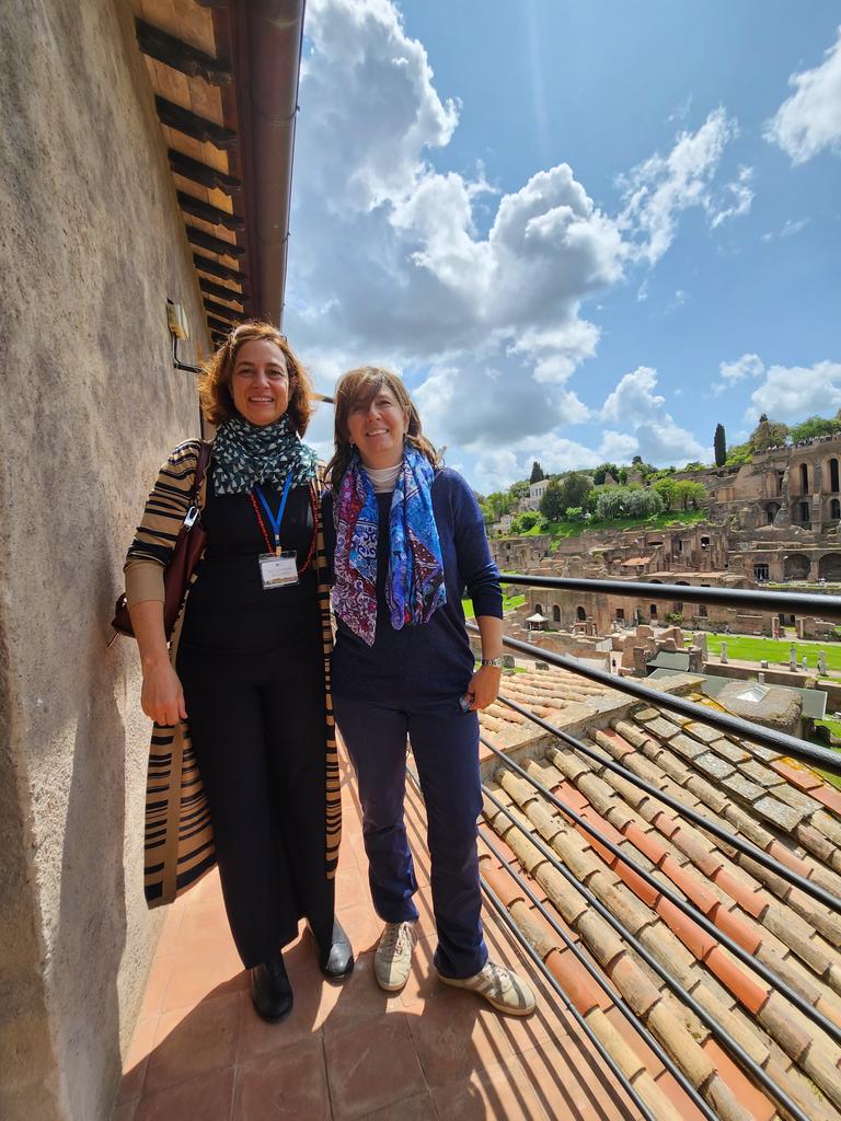 SOCIALESCFIELE1's tweet photo. Última observación ERASMUS +  Roma, en Parco Archeologico del Coloseo con  alumnos.
GRAZIE MILE a la Direzzione Generale de Educazione y especialmente a la arquitecta Maide RICCIARDI.
@SOCIALESCFIELE1 @CFIEdeLeon
#EuropeizaCyL
#Erasmus+
#FormacionCyL https://t.co/GRfhGfaP1O
