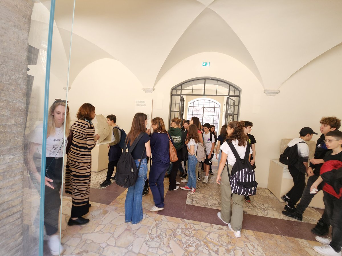 SOCIALESCFIELE1's tweet photo. Última observación ERASMUS +  Roma, en Parco Archeologico del Coloseo con  alumnos.
GRAZIE MILE a la Direzzione Generale de Educazione y especialmente a la arquitecta Maide RICCIARDI.
@SOCIALESCFIELE1 @CFIEdeLeon
#EuropeizaCyL
#Erasmus+
#FormacionCyL https://t.co/GRfhGfaP1O