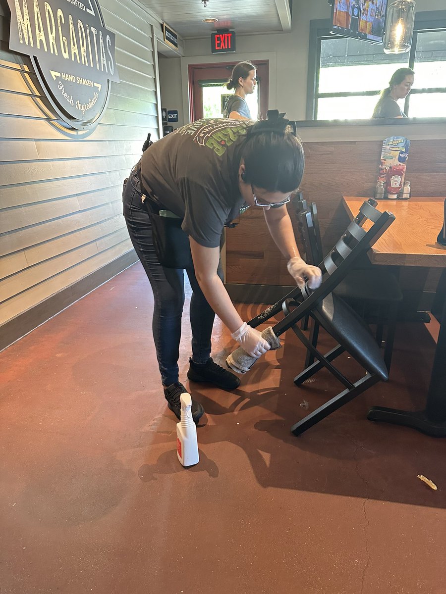 DeannaOrlando's tweet photo. My team is showing our restaurant some #chilislove today by making sure our restaurant #sparkles for all those moms coming in to visit tomorrow. #operationsparkle #cleanandwellmaintained #showup #Ca #cartercrew https://t.co/ENjihZrab6