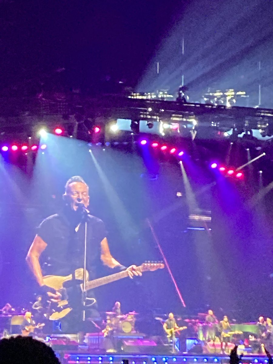 teste_monsieur's tweet image. Still the Boss !
#springsteenparis