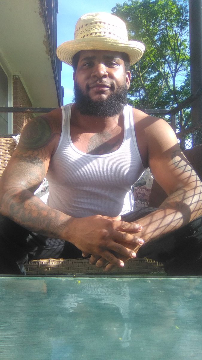 Brylong85's tweet photo. Beautiful day to be out. How y'all doing? 💚🖤 https://t.co/qVYExWXJxZ