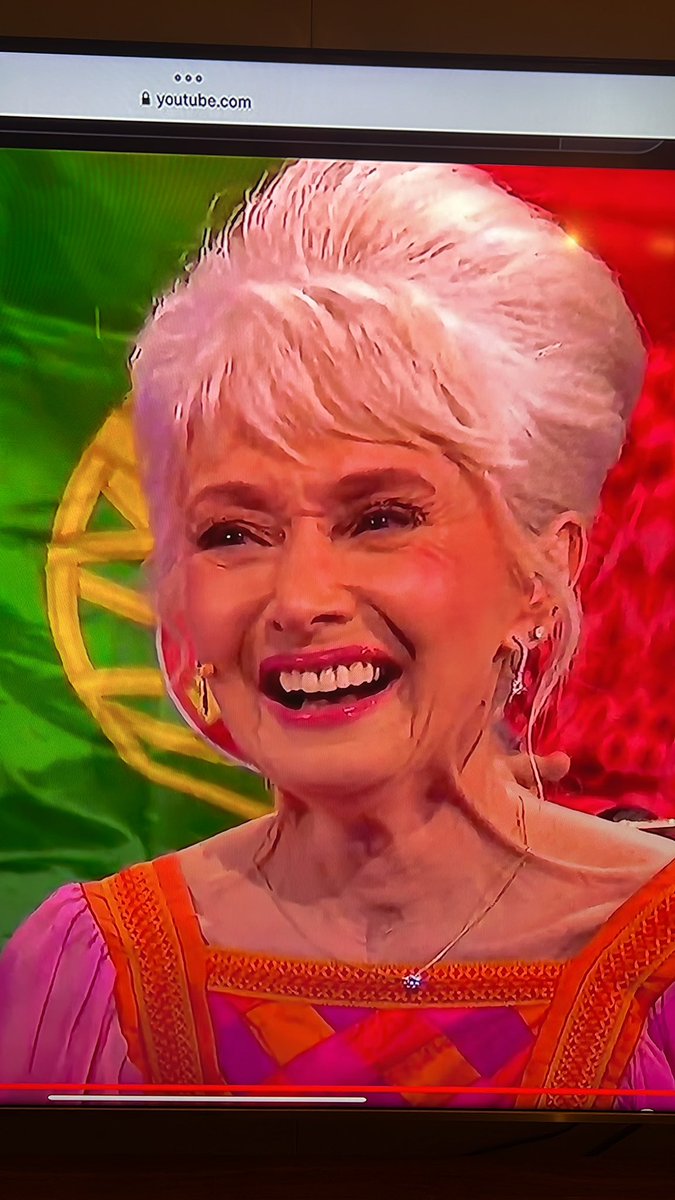 Bu kadın 40 sene önce Eurovision’u sunmuş ve botoks filan yok ha helal