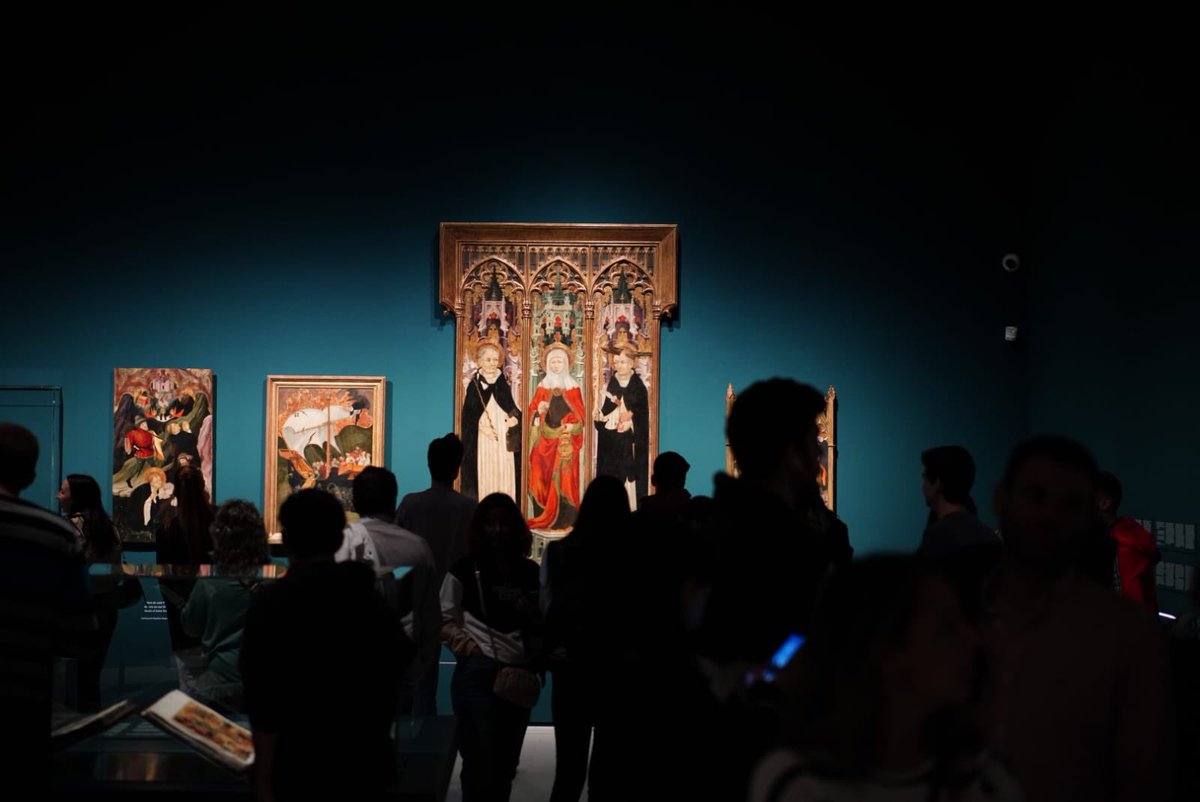 natalia_garriga's tweet photo. Acabem la #NitdelsMuseus al @MuseuNac_Cat, que està ben ple! I apreciant especialment l’obra de Lluís Borrassà, referent del gòtic.

De nit o de dia, visitar els museus catalans sempre és tota una experiència! 

Gràcies a tots els professionals que treballeu pel nostre patrimoni! https://t.co/0p49El4tHo