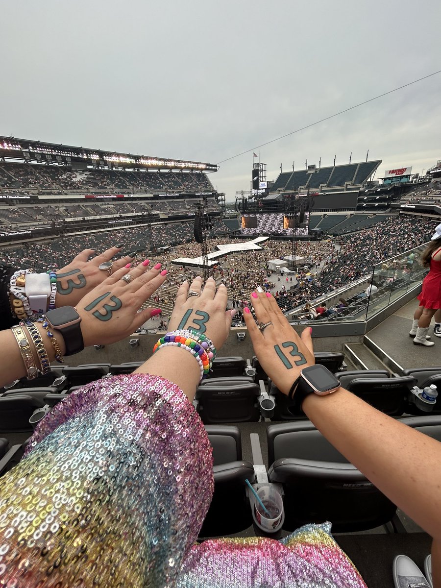 JessNonny's tweet photo. @taylornation13 @taylorswift13 #TSErasTourPhilly https://t.co/udR04HGkpR