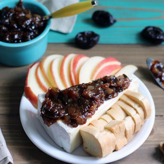 ross_toa's tweet photo. No-Bake Brie with Prune Jam. #yummy #snacks https://t.co/VYQex8L7A2 https://t.co/9BN3rM8d6p
