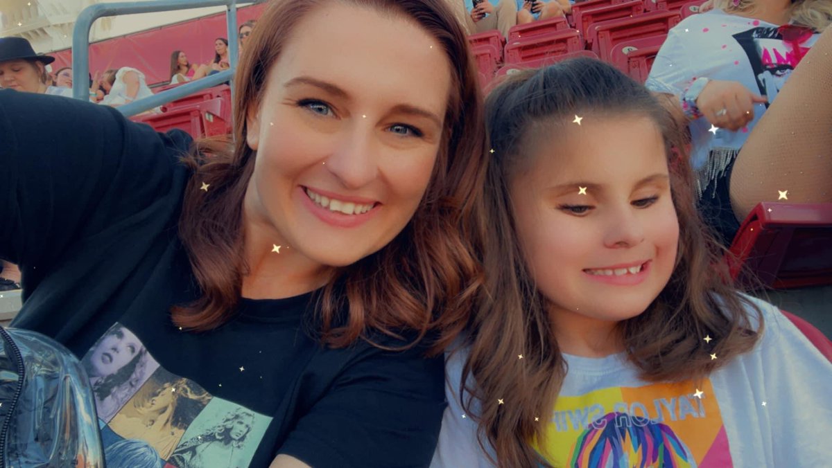 MelissaKWard's tweet photo. “I would love to take her again. We had the most amazing perfect day. Pure happiness out of this sweet girl. Anyone have any advice. I could go to Chicago. We are going to Iowa to see my family. 
🩷🩵💙” - from my sister 
@taylorswift13 @taylornation13 https://t.co/HSOyTizqL6