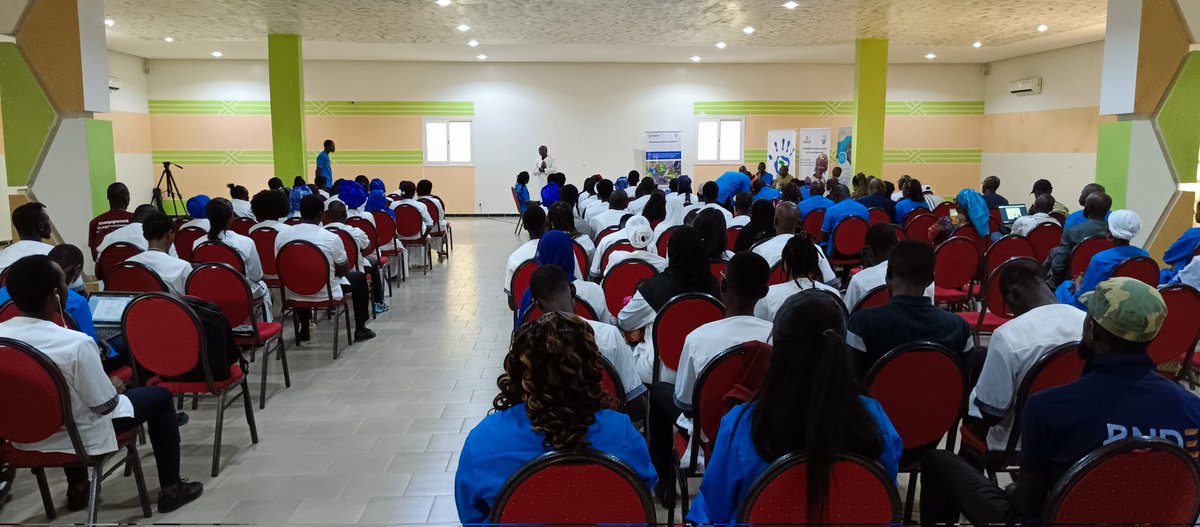 DECLICsud's tweet photo. 📹Retour en images du #Demo_Day co-organisée par Declic  et #Baziness Lands.💡

Les 125 jeunes entrepreneurs accompagnés par @DECLIC et Baziness Lands dans le cadre du projet @Usaid Entrepreneuriat &amp; Investissement viennent de terminer leur parcours de pré-incubation. https://t.co/j6QTRFGxQz