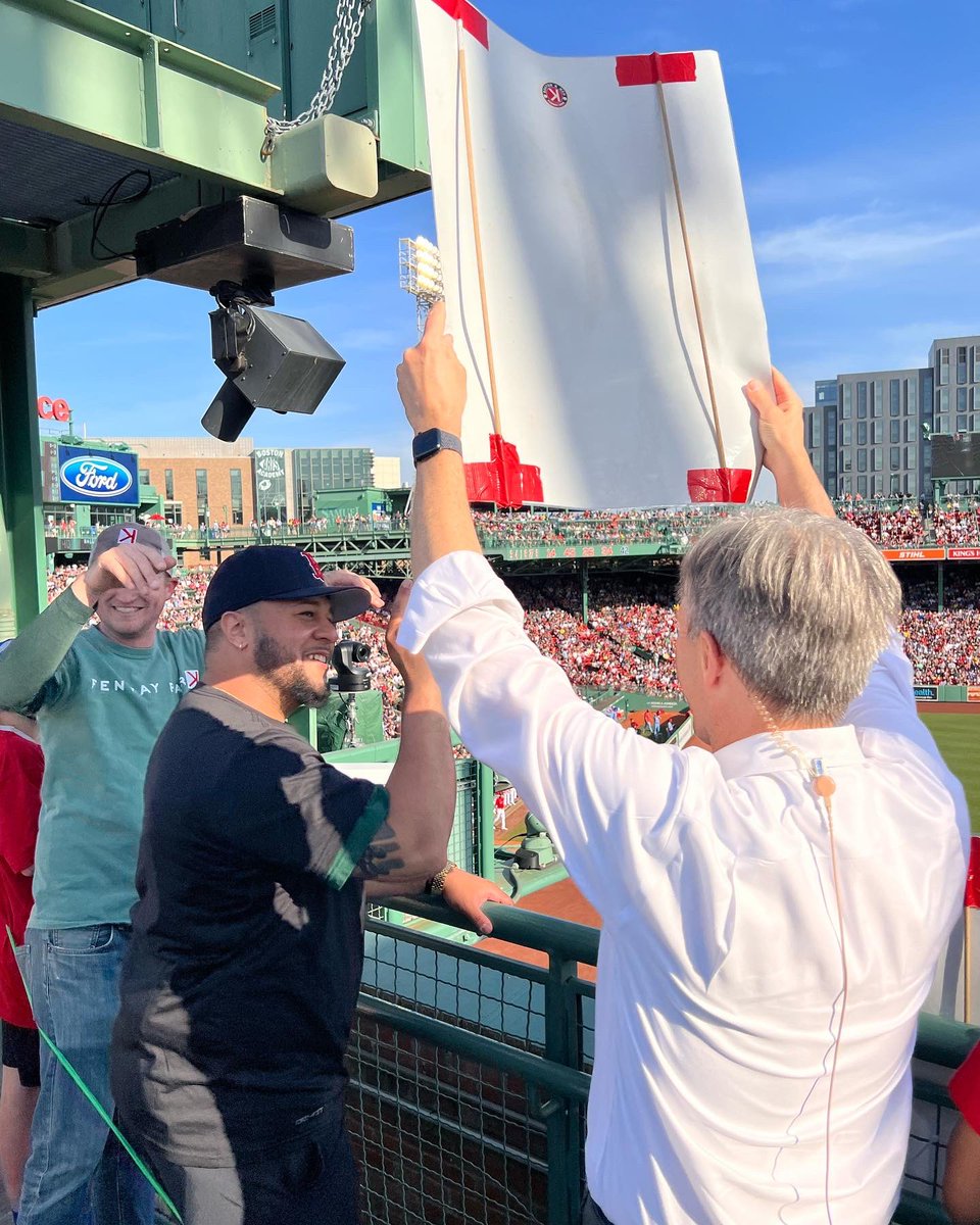 Tom Caron tweet media