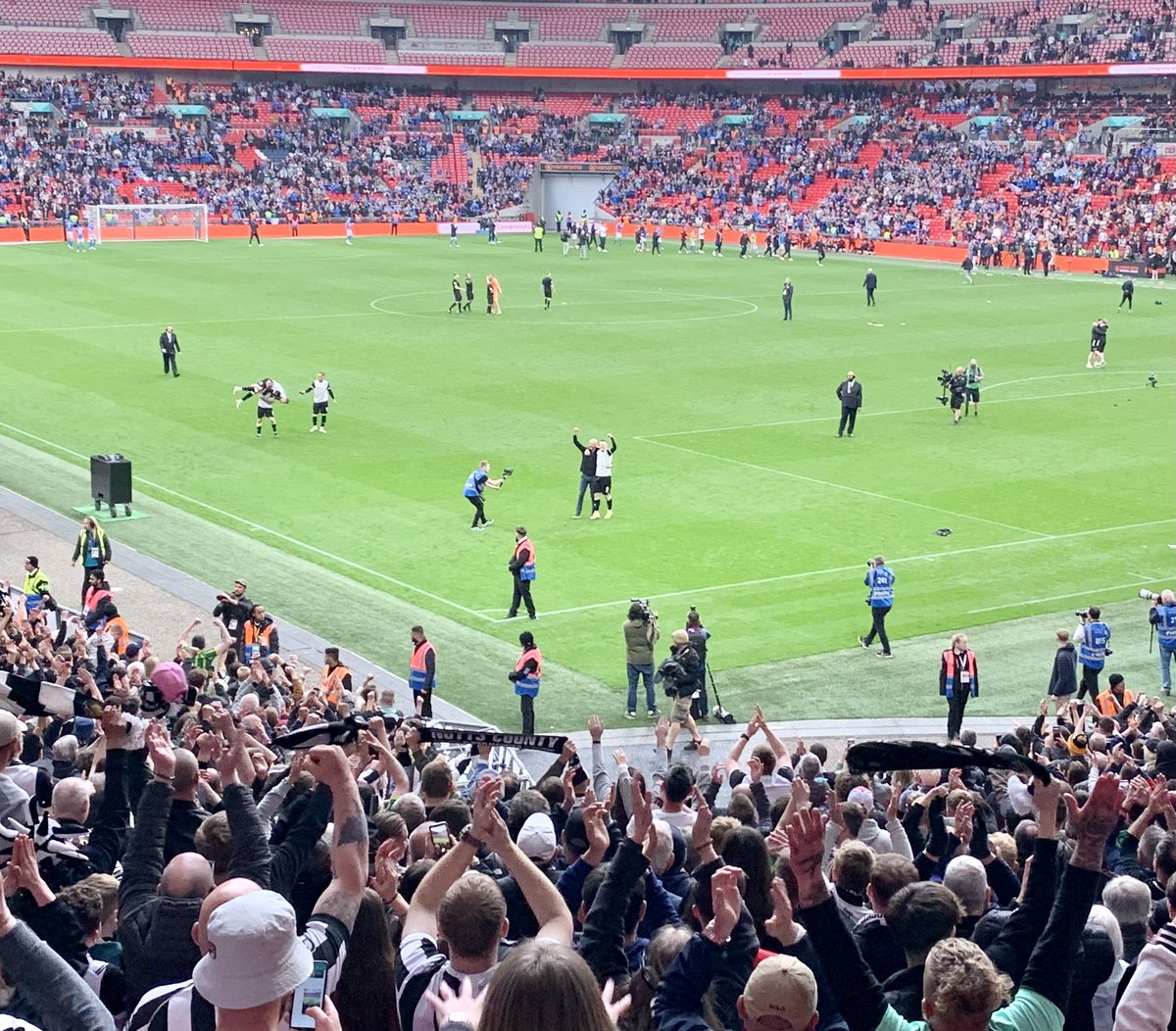 Going up ⬆️ ⚫️⚪️