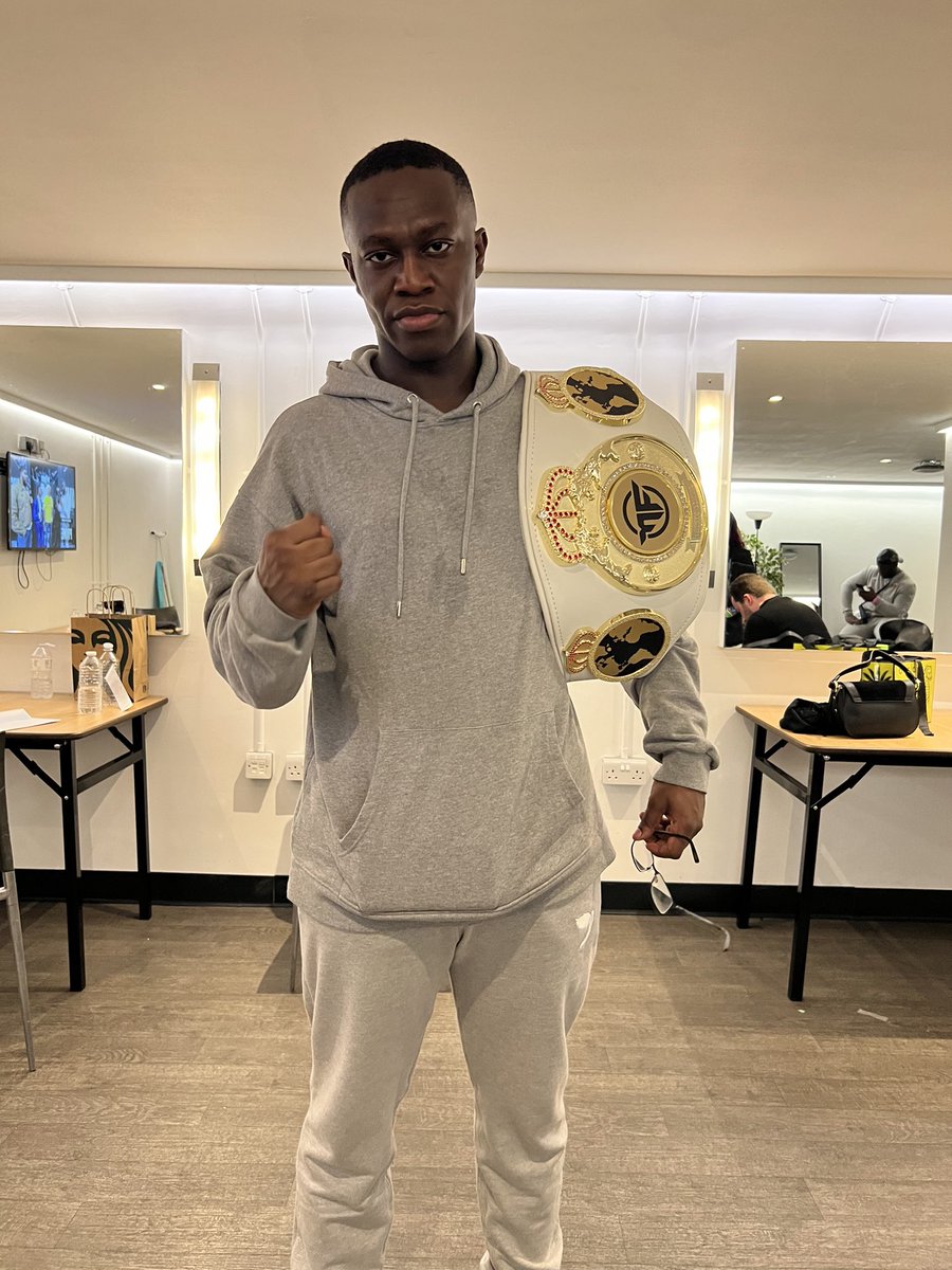 Deji tweet media
