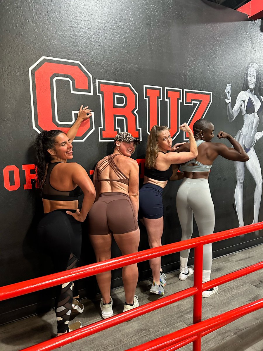 itsjenom's tweet photo. Gym girls are the best girls! 💪🏾💕💯
#yourvibeattractsyourtribe #gymlife #gymgirls #womenwholift #workoutpartners #workoutgirl #SantaCruz https://t.co/Wia7u4T8UD