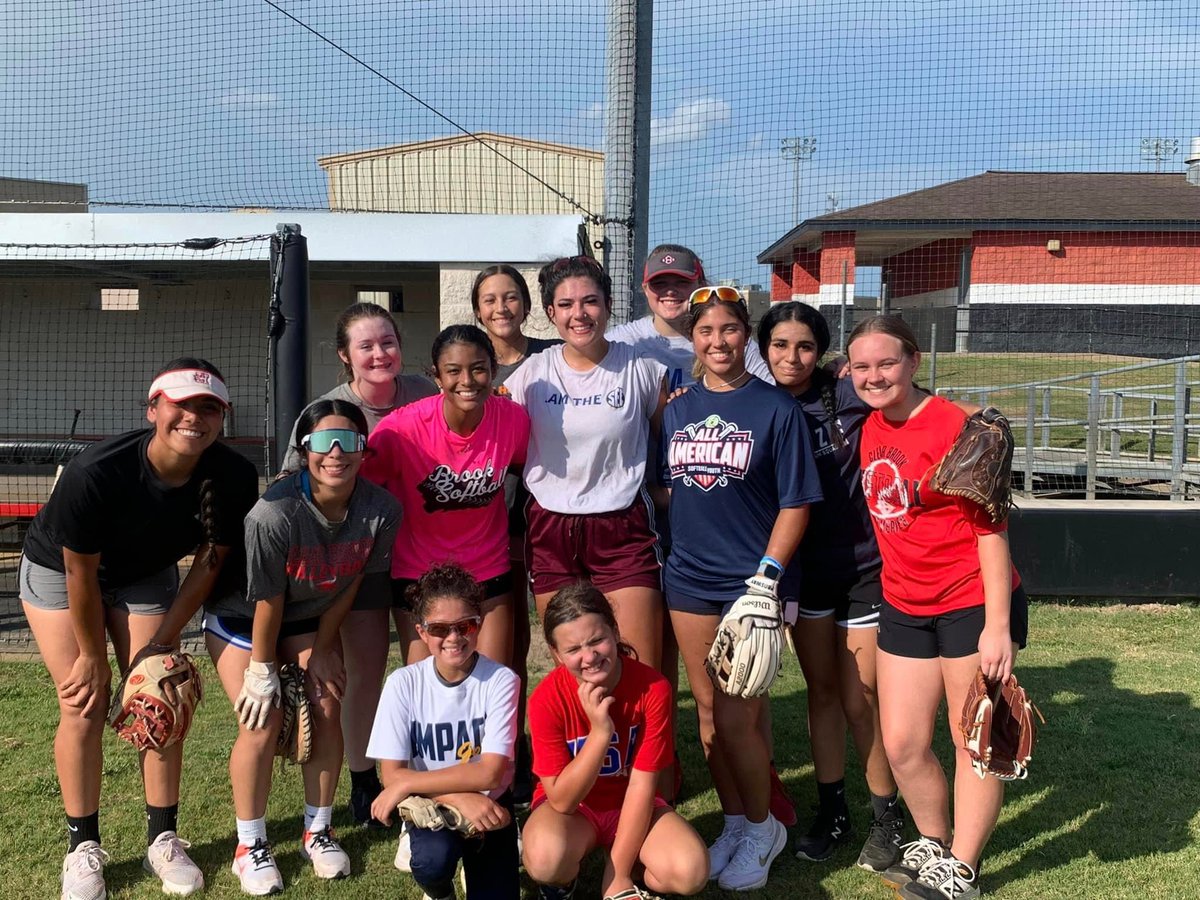 BrookSoftball's tweet photo. Well deserved!! Congrats @haley45lee what an accomplishment!! #mostoutstandingplayer https://t.co/AzeMQEJPYH