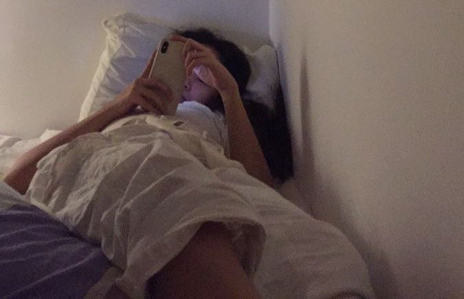 todo mundo saindo na sábado a noite

eu: